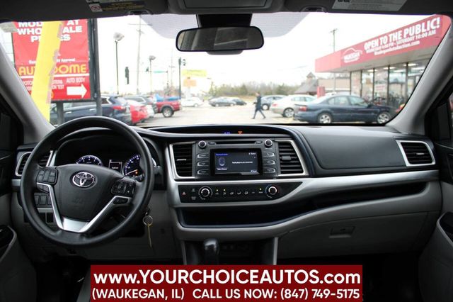 2017 Toyota Highlander LE I4 FWD - 22852092 - 21