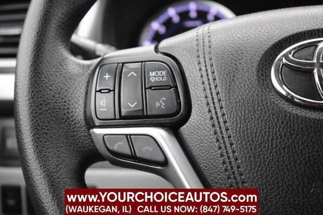 2017 Toyota Highlander LE I4 FWD - 22852092 - 28