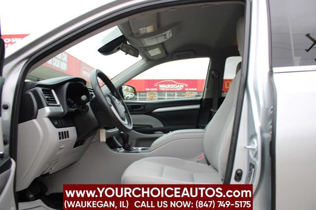 2017 Toyota Highlander LE I4 FWD - 22852092 - 8