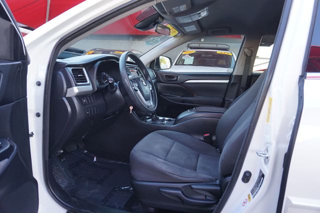 2017 Toyota Highlander THIRD ROW SEATS,TOWING PKG, PREMIUM WHEELS - 22920326 - 16