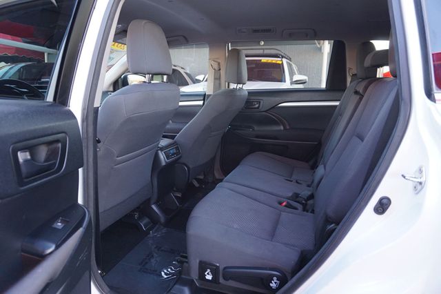 2017 Toyota Highlander THIRD ROW SEATS,TOWING PKG, PREMIUM WHEELS - 22920326 - 18