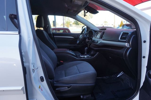 2017 Toyota Highlander THIRD ROW SEATS,TOWING PKG, PREMIUM WHEELS - 22920326 - 20