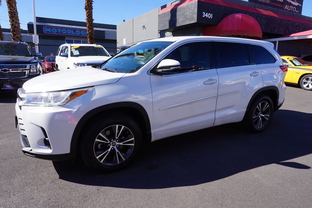 2017 Toyota Highlander THIRD ROW SEATS,TOWING PKG, PREMIUM WHEELS - 22920326 - 2