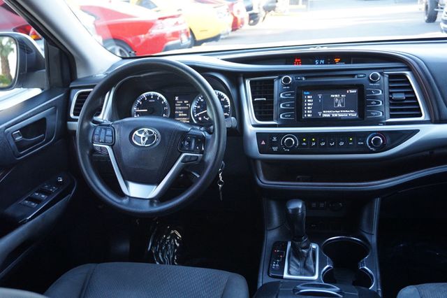 2017 Toyota Highlander THIRD ROW SEATS,TOWING PKG, PREMIUM WHEELS - 22920326 - 33