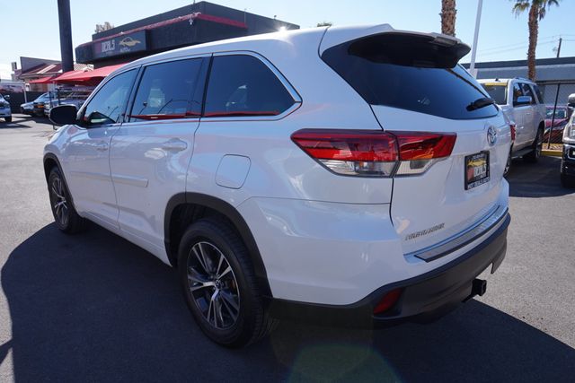 2017 Toyota Highlander THIRD ROW SEATS,TOWING PKG, PREMIUM WHEELS - 22920326 - 3