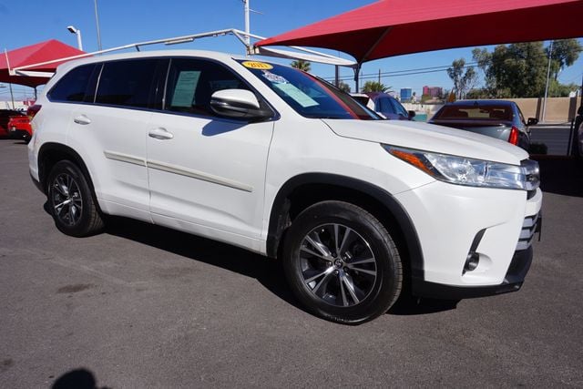 2017 Toyota Highlander THIRD ROW SEATS,TOWING PKG, PREMIUM WHEELS - 22920326 - 4