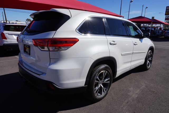 2017 Toyota Highlander THIRD ROW SEATS,TOWING PKG, PREMIUM WHEELS - 22920326 - 5