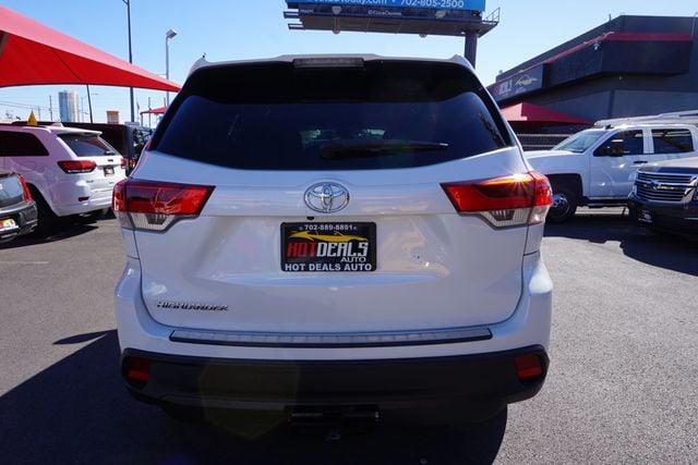 2017 Toyota Highlander THIRD ROW SEATS,TOWING PKG, PREMIUM WHEELS - 22920326 - 6