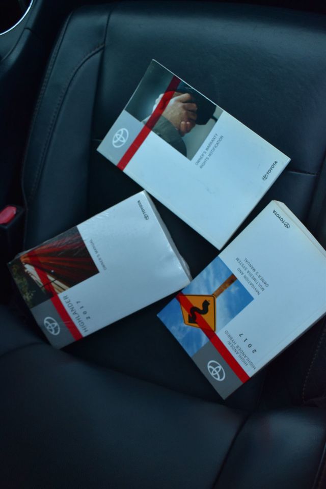 2017 Toyota Highlander XLE V6 AWD - 22937665 - 12