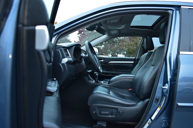 2017 Toyota Highlander XLE V6 AWD - 22937665 - 13