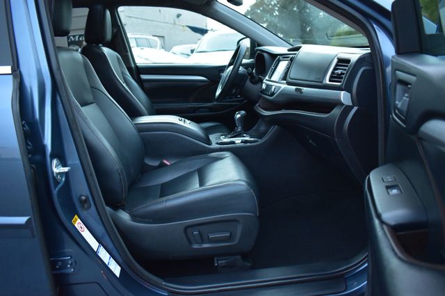 2017 Toyota Highlander XLE V6 AWD - 22937665 - 16