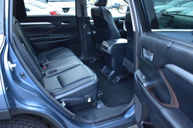 2017 Toyota Highlander XLE V6 AWD - 22937665 - 24