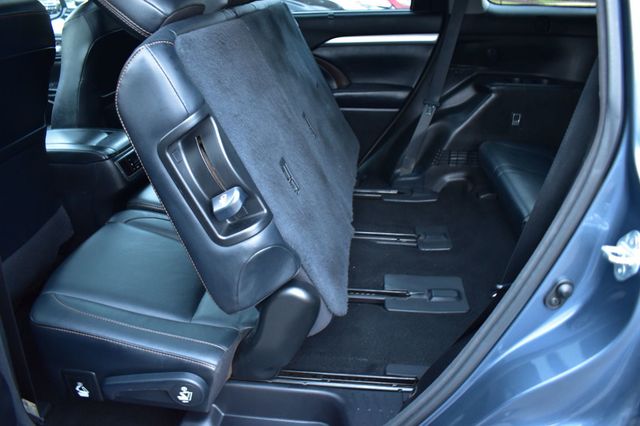 2017 Toyota Highlander XLE V6 AWD - 22937665 - 25