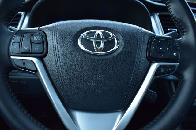 2017 Toyota Highlander XLE V6 AWD - 22937665 - 28