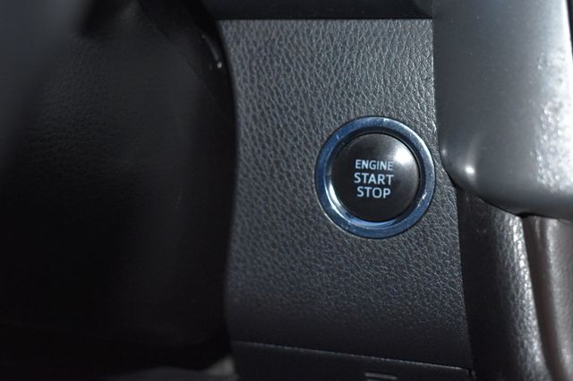 2017 Toyota Highlander XLE V6 AWD - 22937665 - 29