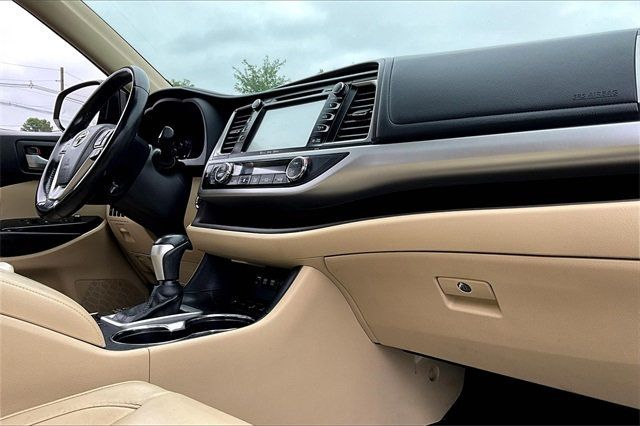 2017 Toyota Highlander XLE V6 AWD - 22866555 - 11