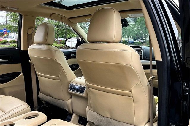 2017 Toyota Highlander XLE V6 AWD - 22866555 - 14