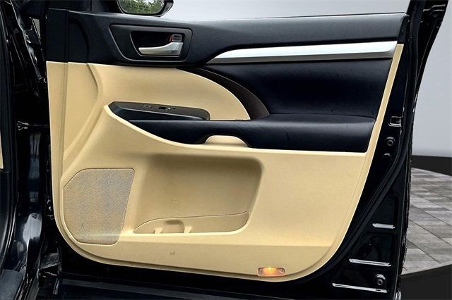 2017 Toyota Highlander XLE V6 AWD - 22866555 - 15