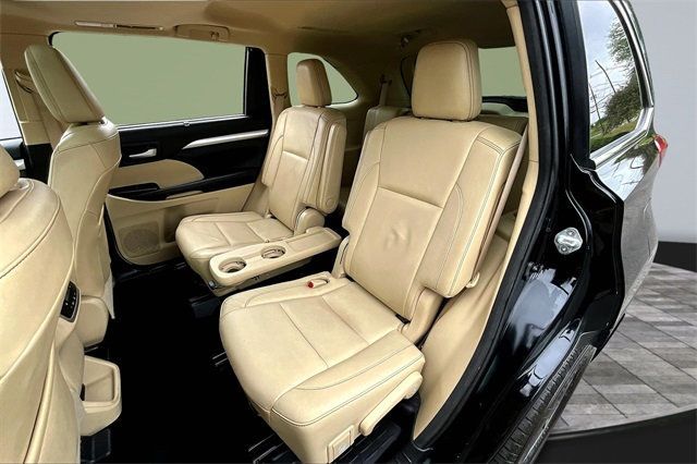 2017 Toyota Highlander XLE V6 AWD - 22866555 - 16