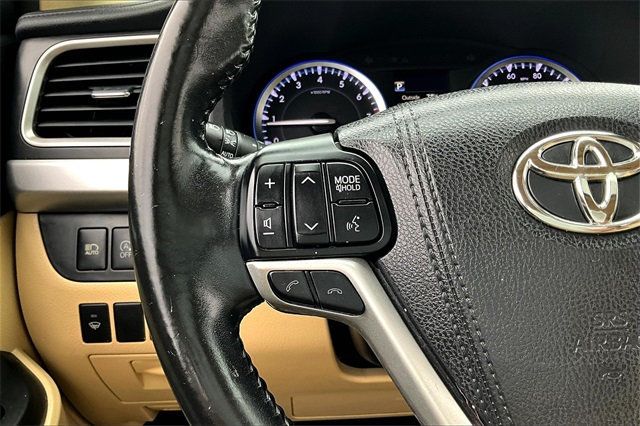 2017 Toyota Highlander XLE V6 AWD - 22866555 - 20