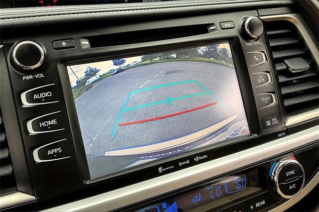 2017 Toyota Highlander XLE V6 AWD - 22866555 - 26