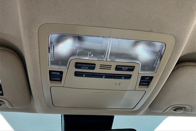 2017 Toyota Highlander XLE V6 AWD - 22866555 - 29