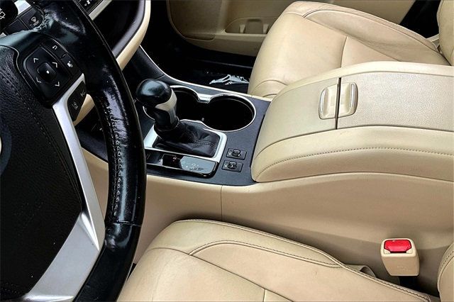 2017 Toyota Highlander XLE V6 AWD - 22866555 - 30