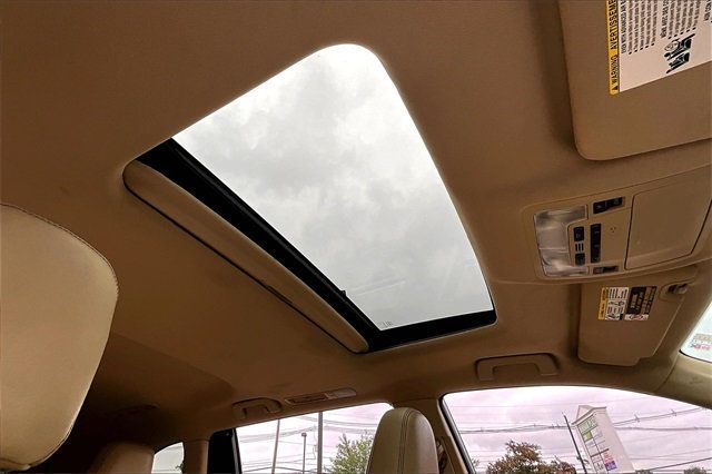 2017 Toyota Highlander XLE V6 AWD - 22866555 - 32