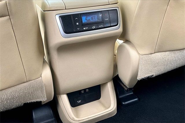 2017 Toyota Highlander XLE V6 AWD - 22866555 - 33