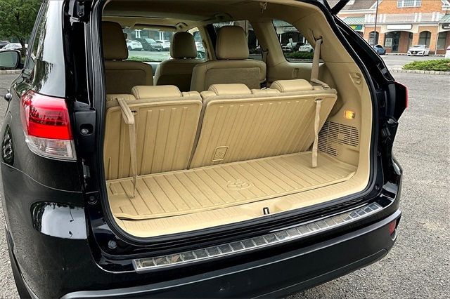 2017 Toyota Highlander XLE V6 AWD - 22866555 - 34