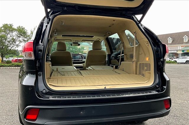 2017 Toyota Highlander XLE V6 AWD - 22866555 - 35