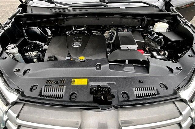 2017 Toyota Highlander XLE V6 AWD - 22866555 - 37