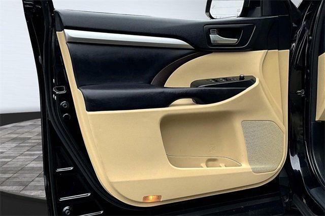 2017 Toyota Highlander XLE V6 AWD - 22866555 - 8