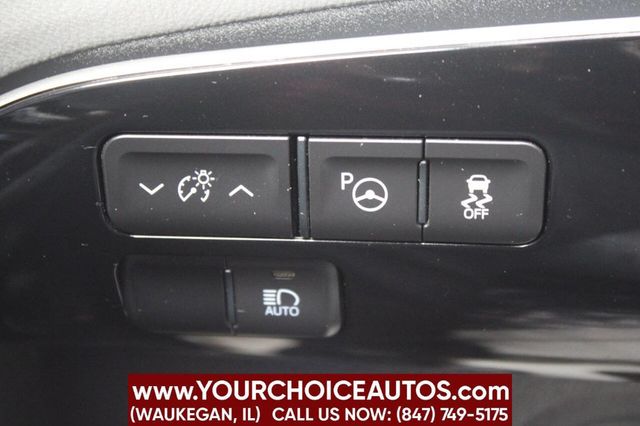 2017 Toyota Prius Two 4dr Hatchback - 22893436 - 30