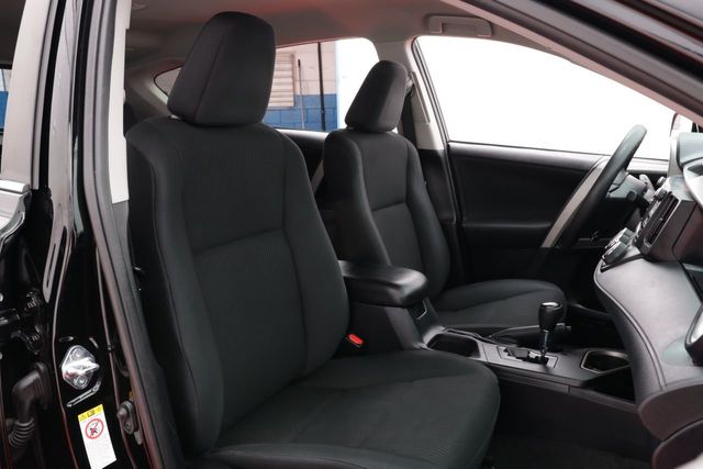 2017 Toyota RAV4 LE AWD - 21000630 - 17