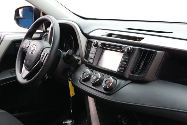 2017 Toyota RAV4 LE AWD - 21000630 - 18