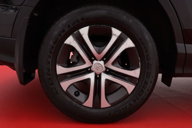 2017 Toyota RAV4 LE AWD - 21000630 - 27