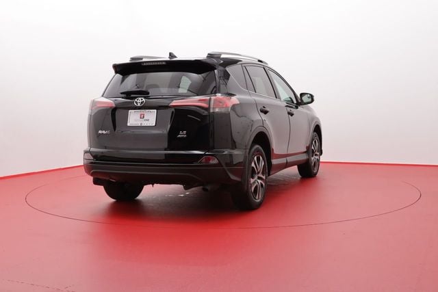 2017 Toyota RAV4 LE AWD - 21000630 - 4