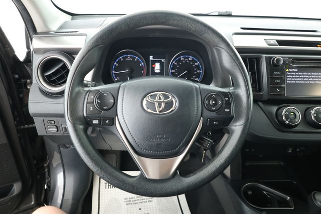 2017 Toyota RAV4 LE AWD - 22917154 - 10