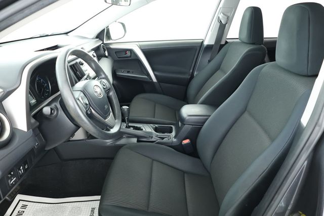 2017 Toyota RAV4 LE AWD - 22917154 - 17