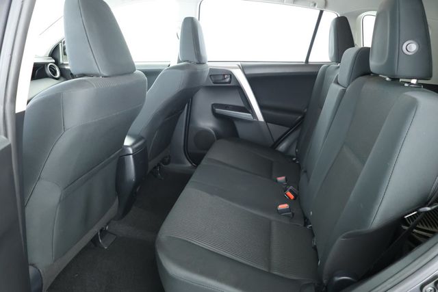 2017 Toyota RAV4 LE AWD - 22917154 - 18