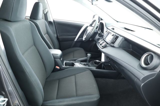 2017 Toyota RAV4 LE AWD - 22917154 - 21