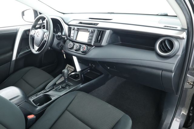 2017 Toyota RAV4 LE AWD - 22917154 - 22