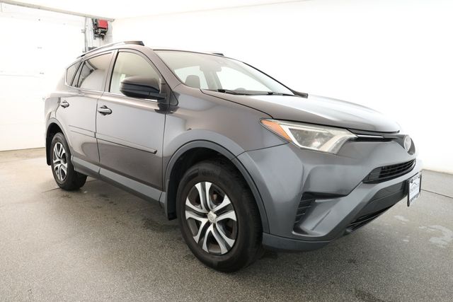 2017 Toyota RAV4 LE AWD - 22917154 - 2