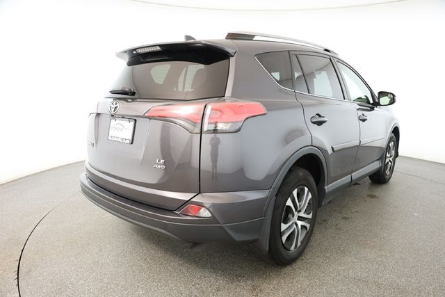 2017 Toyota RAV4 LE AWD - 22917154 - 3