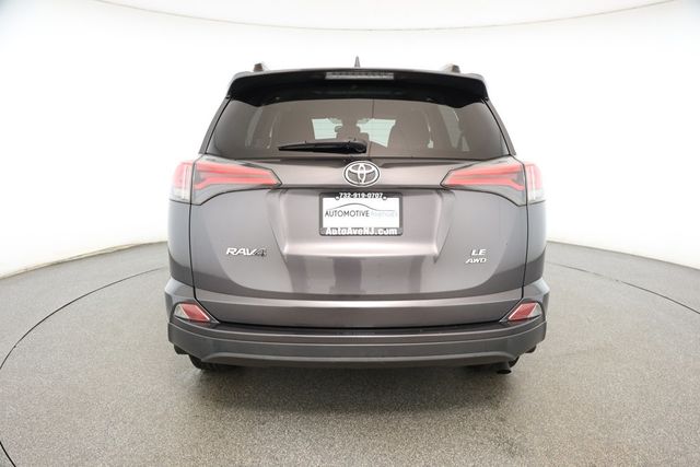 2017 Toyota RAV4 LE AWD - 22917154 - 4