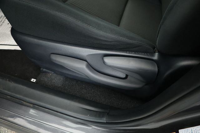 2017 Toyota RAV4 LE AWD - 22917154 - 8