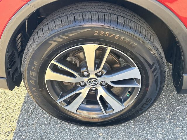2017 Toyota RAV4 XLE FWD - 22794202 - 11