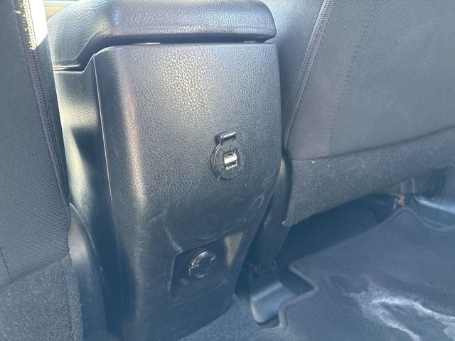 2017 Toyota RAV4 XLE FWD - 22794202 - 17