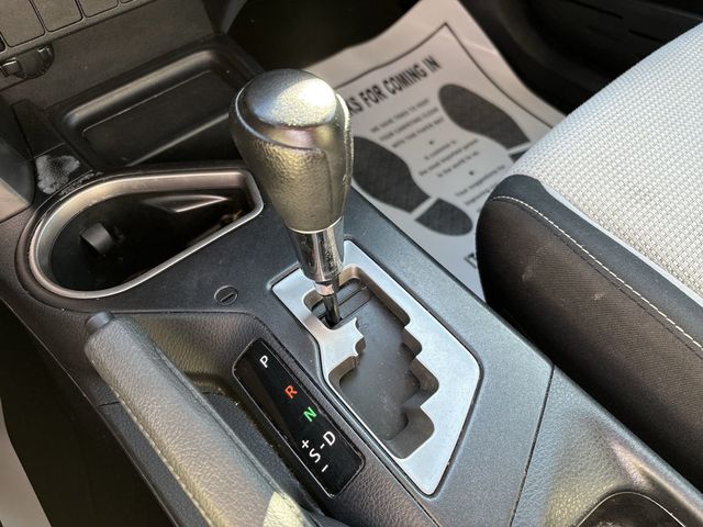 2017 Toyota RAV4 XLE FWD - 22794202 - 24